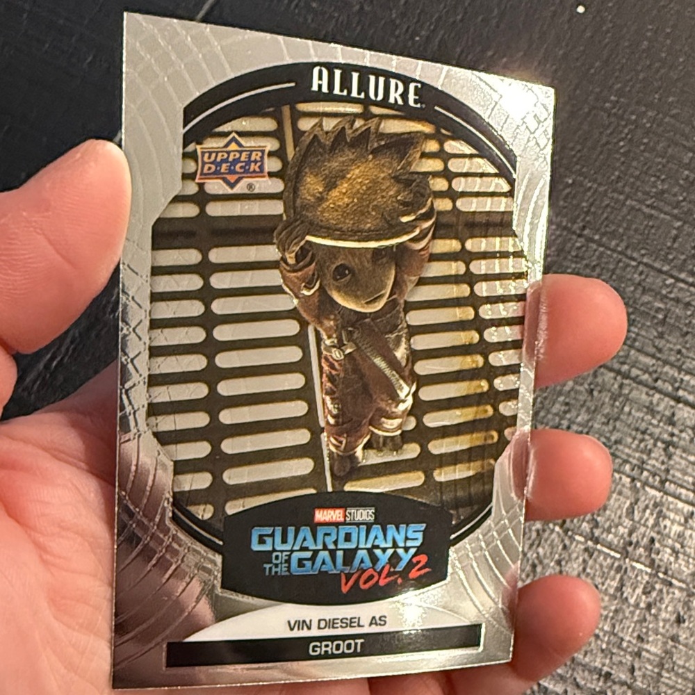 Marvel Infinity Saga Allure Card — Gold and White Backing